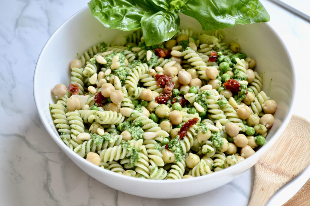 pesto pasta peas and chickpeas