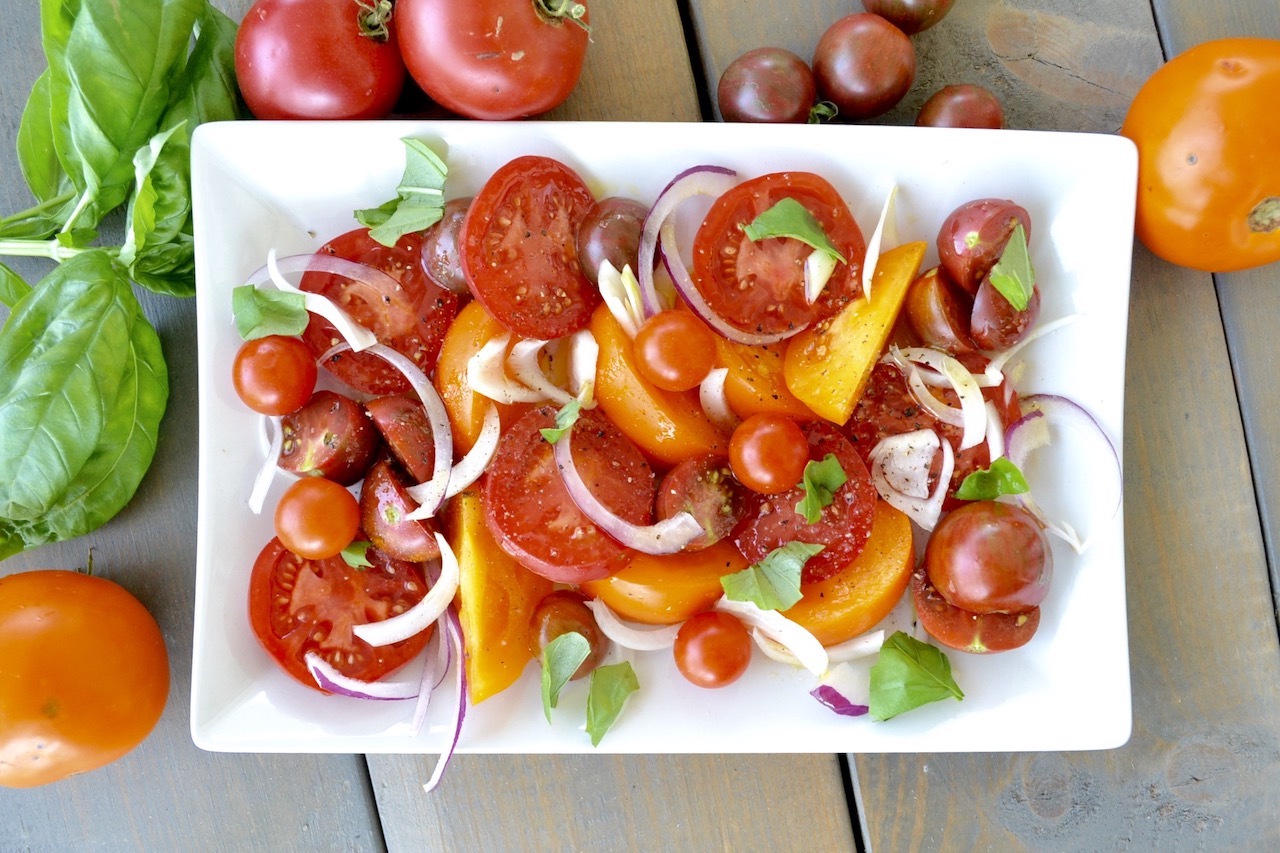 tomato and red onion salad